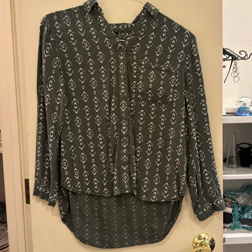 Cute little blouse.